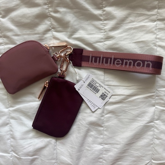 31 Lululemon Dual Pouch Wristlet Wordmark - Garnet Spiced Chai - Picture 7 of 8